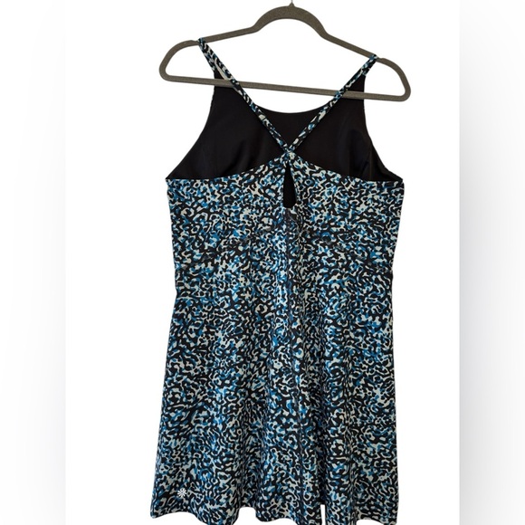 Athleta Infinity Dress with built in Shorts M - Picture 4 of 11